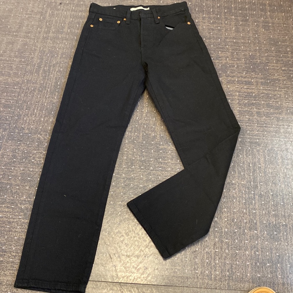 Levi’s Black Wedgie Straight 24